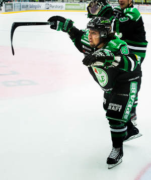 Alexander Lindqvist Hansen, Rögle, är arg på domaren