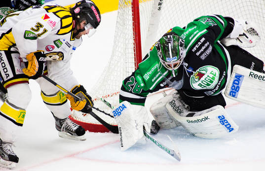 Jonathan Granström, Brynäs, gör mål på Martin Gerber,