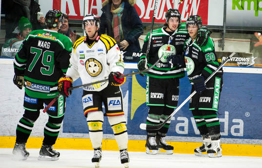 Nils Bergström, Rögle, jublar med Juhamatti Aaltonen,