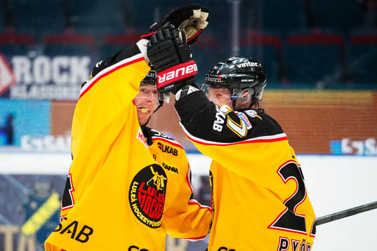 Kim Hirschovits och Mika Pyörälä, Luleå, jublar