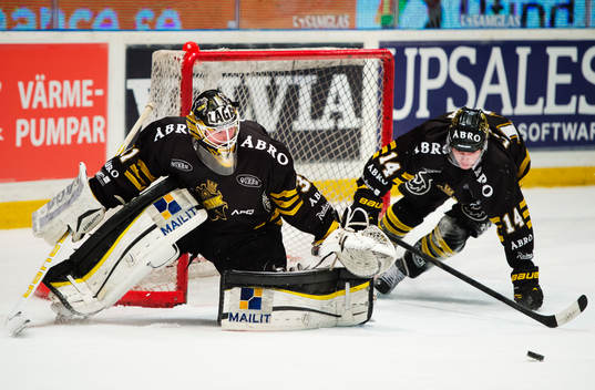 Daniel Larsson, målvakt, och Broc Little, AIK