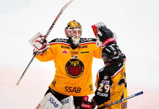 David Rautio, målvakt, och Chris Abbott, Luleå, jublar