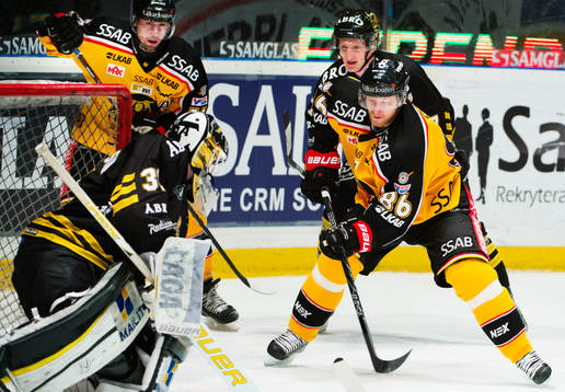Linus Klasen, Luleå, oroar framför Daniel Larsson,