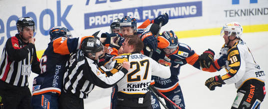 Martin Lundberg, Skellefteå, bråkar med Växjö-spelarna
