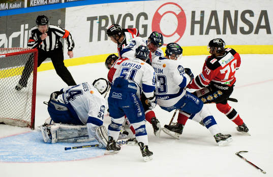 Mycket folk framför Erik Hanses, Leksand