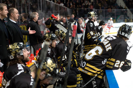 Anders Eldebrink, tränare AIK och det övriga laget deppar