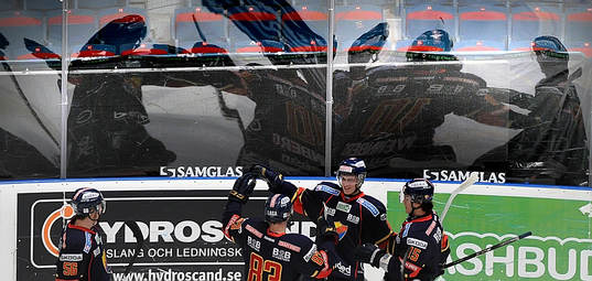 Alexander Wennberg gratuleras