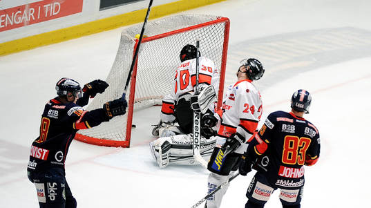 nr 18 Michael Holmqvist gjorde 4-1 målet