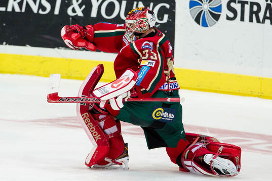 Julius Hudacek, målvakt, Frölunda jublar