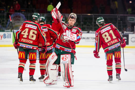 Julius Hudacek, målvakt, Frölunda tackar klacken