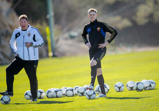 Leonid Slutskiy, tränare CSKA Moskva och Rasmus Elm, CSKA