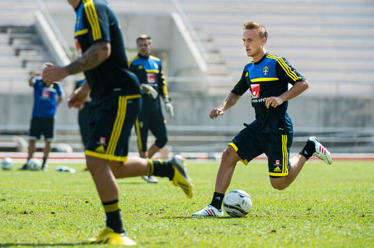 Träning på 700 års Stadion i Chiang Mai. Pierre Bengtsson