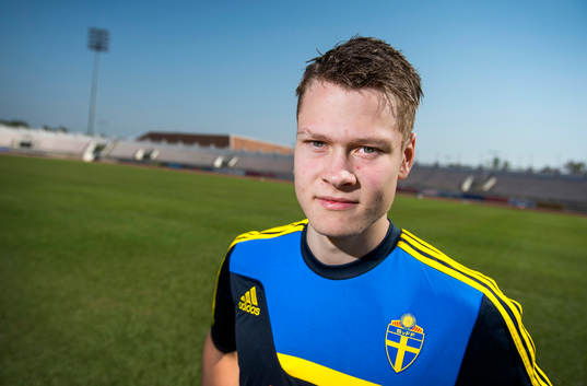 Träning på 700 års Stadion i Chiang Mai. Viktor Claesson