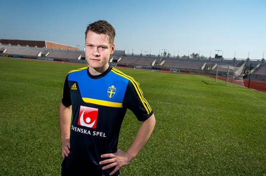 Träning på 700 års Stadion i Chiang Mai. Viktor Claesson