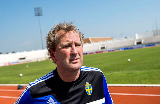 Träning på 700 års Stadion i Chiang Mai. Erik Hamrén,