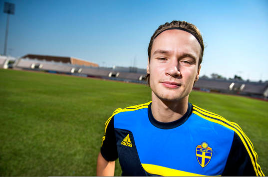 Träning på 700 års Stadion i Chiang Mai. Viktor Prodell