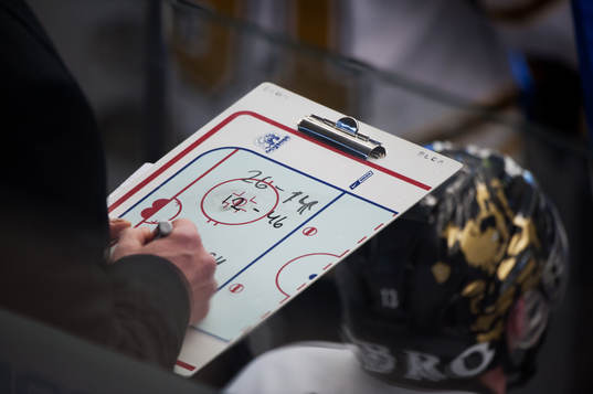 Anders Eldebrink, tränare, AIK, planerar i slutskedet