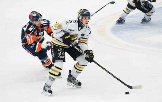 Mattias Janmark, AIK, jagas av Tomi Kallio, Växjö