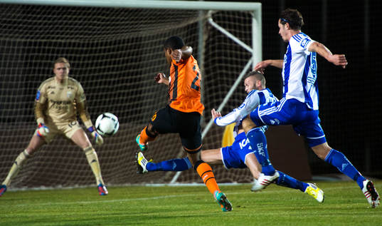 Shakhtar Donetsk har skott på mål, Kjetil Waehler, Philip