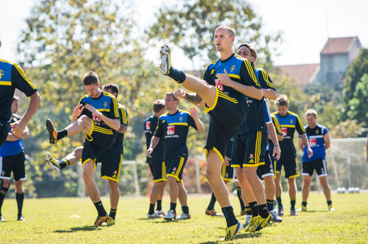 Alexander Milosevic värmer upp
