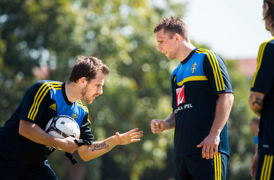 Tobias Hysén kör sten, sax, påse med Anders Svensson