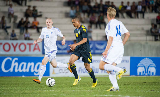 Robin Quaison, Sverige tar sats och skjuter in 2-0