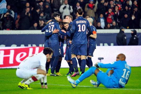 Jublande glada spelare i  PSG / Ezequiel LAVEZZI  -