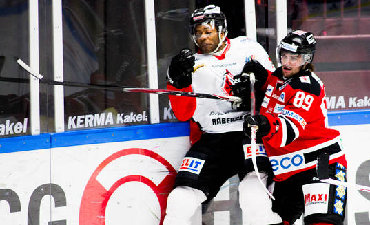 Jean-Luc Grand-Pierre, Karlskrona, får en tryckare av,