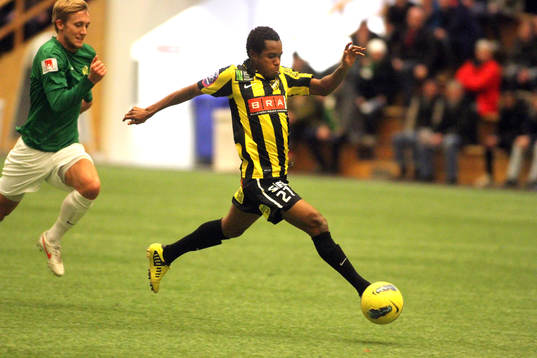 Nasiru Mohammed ångar på i Tipshallen i Jönköping