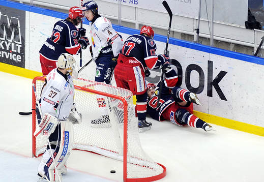 Michael Nylander i Södertälje gör 3-2 bakom Djurgårdens