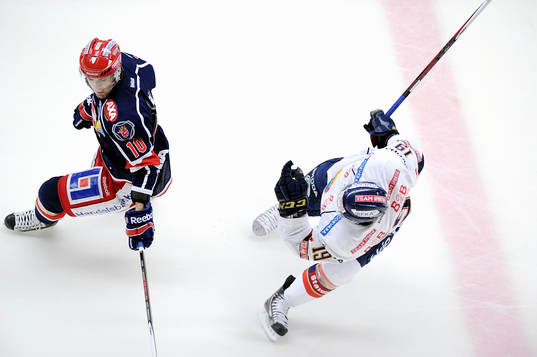 Nr 10 i Södertälje, Damien Fleury, och nr 19 i