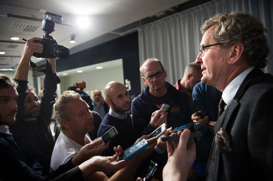 Erik Hamrén, förbundskapten Sverige, pratar med media