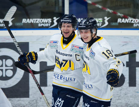 1-4, Johan Davidsson, som grattas av Jesper Fasth, HV71