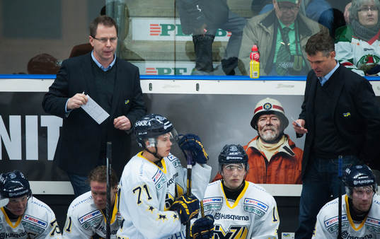 Ulf Dahlén och Thomas Ljungbergh, tränare, HV71, i