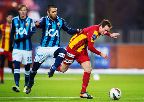 Nahir Oyal, Djurgården, i kamp om bollen