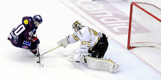 Niklas Lundström AIK m¨ålvakt räddar nr 40Pär