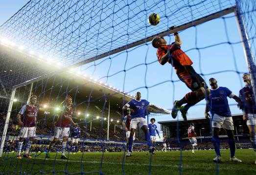Football - Everton v Aston Villa - Barclays Premier League