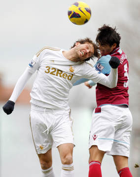 Football - West Ham United v Swansea City - Barclays