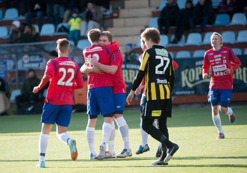 Oskar Wallén gör 1-1 för Örgryte, jubel