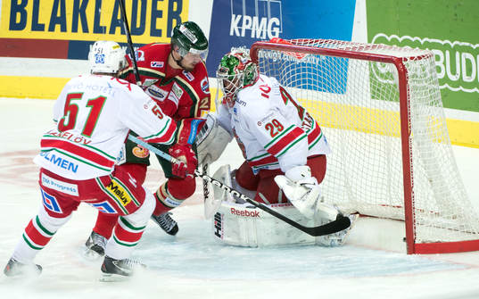 Dick Axelsson, Frölunda, gör 1-o bakom Bernhard