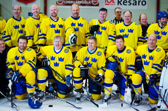 Lagbild Tre Kronor Legends. I mitten längst fram sitter