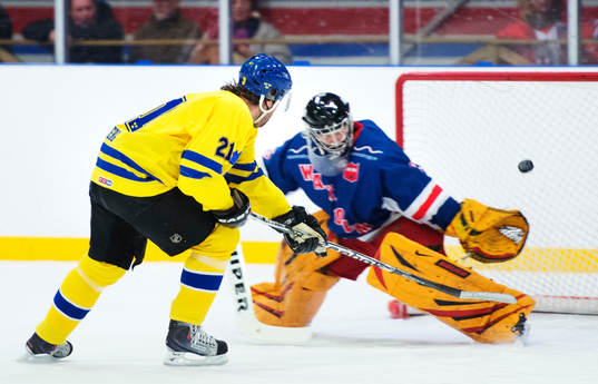 Peter Forsberg gör mål på straff