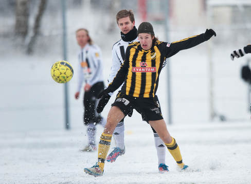 Joakim Karlsson, Hässleholm. Snö, snöig konstgräsplan.