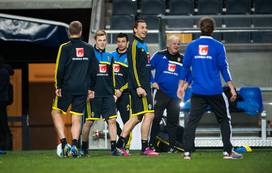 Sverige tränar på Friends Arena