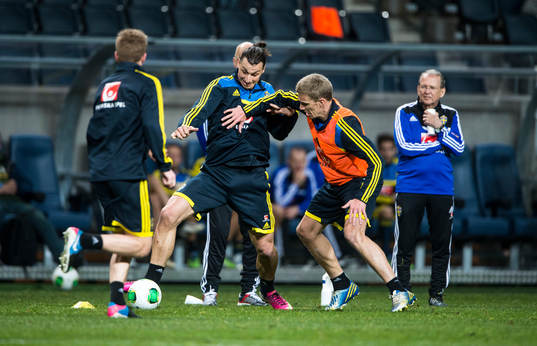 Sverige tränar på Friends Arena