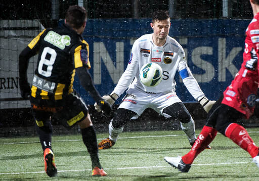 Kevin Stuhr-Ellegaard, målvakt, Elfsborg, räddar en skot