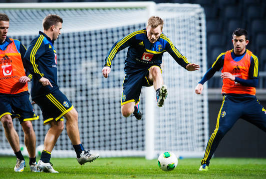 Sebastian Larsson hoppar
