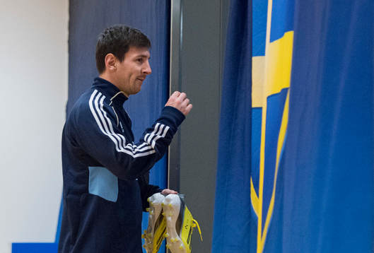 Lionel Messi anländer Friends Arena för träning