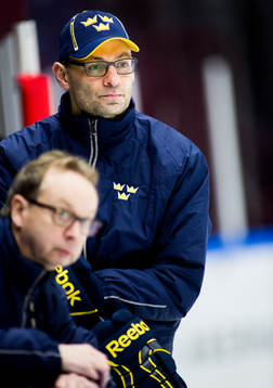 Peter Popovic, assisterande förbundskapten. I förgrunden