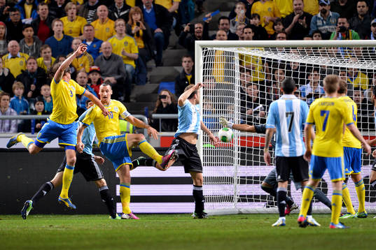 Jonas Olsson, Sverige, nickar in 1-1